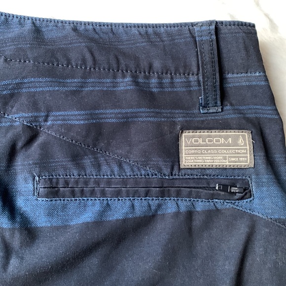 Volcom Hybrid Shorts - Picture 3 of 8